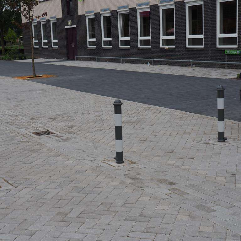 Uitneembare palen en afvalbakken voor terrein Arentheem College