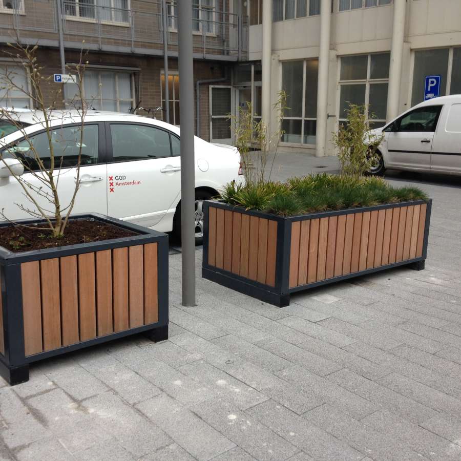 Inrichting terrein GGD met straatmeubilair