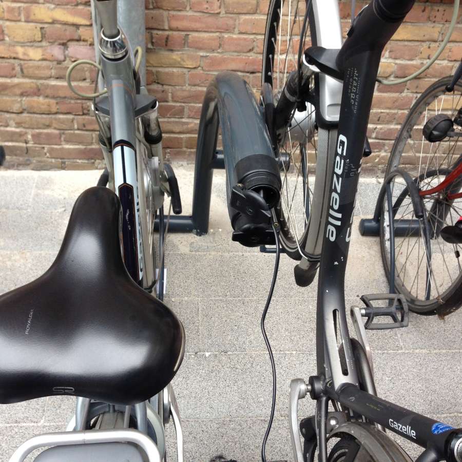 Inrichting terrein GGD met straatmeubilair