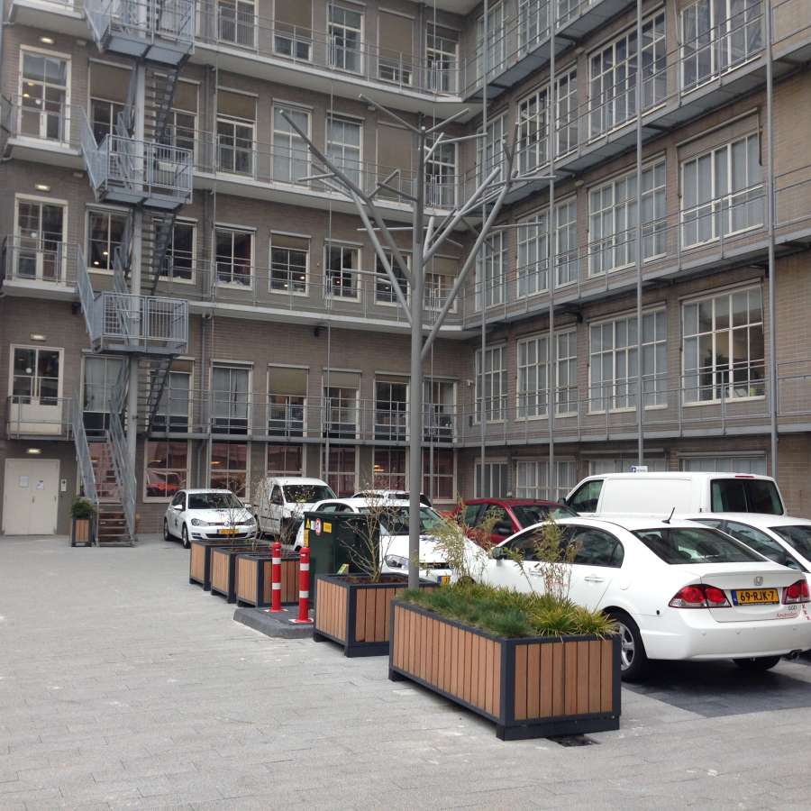 Inrichting terrein GGD met straatmeubilair