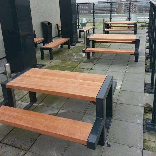 79483_inrichting_dakterras_buitenterrein_banken_afvalbak_peukenpaal