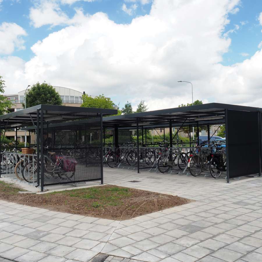 Op maat gemaakte fietsoverkappingen en fietsenrekken bij bushaltes