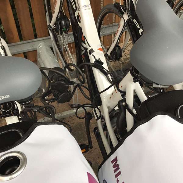 87378_fietsparkeren_overkapping_fietsenrek_oplaadpunt_FalcoTel_FalcoSound