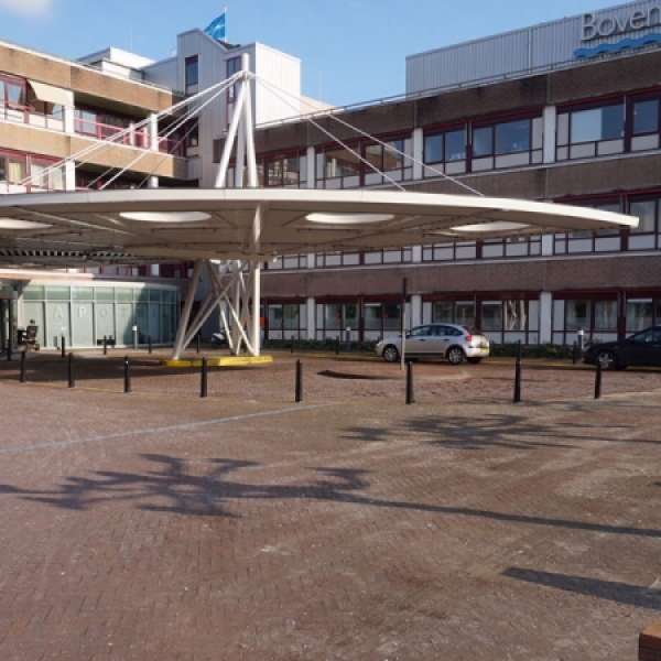 83144_fietsparkeren_overkapping_fietsenrekken_paaltjes