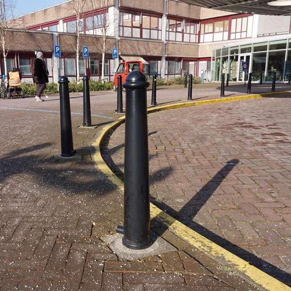 83144_fietsparkeren_overkapping_fietsenrekken_paaltjes