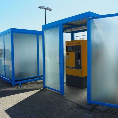 88829_FalcoSpan_222x169_2x_enkele_deur_gestraald_glas_satiniert_logo_parkeermeter