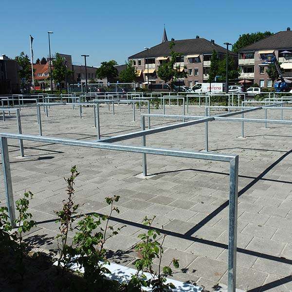 86737_fietsparkeren_fietsaanleunbeugels_geleidehekken 86737_fietsparkeren_fietsaanleunbeugels_geleidehekken