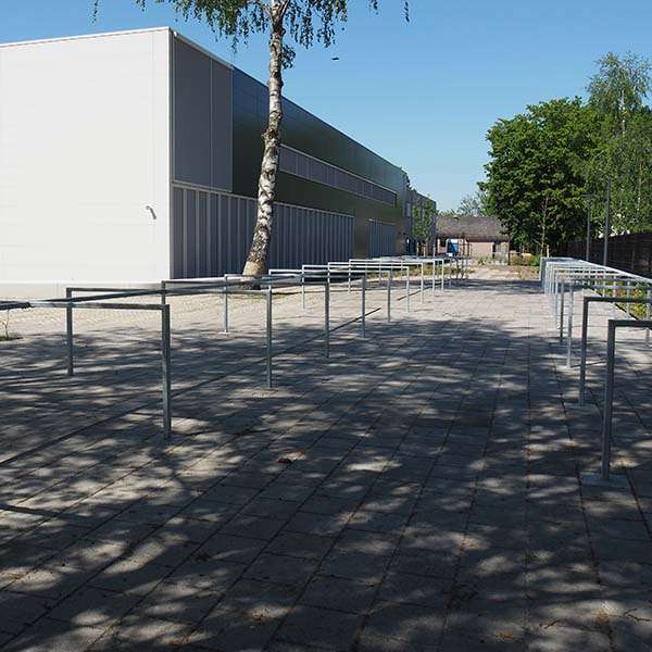86737_fietsparkeren_fietsaanleunbeugels_geleidehekken 86737_fietsparkeren_fietsaanleunbeugels_geleidehekken