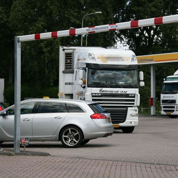 Verkeersvoorzieningen | Parkeervoorzieningen | Hoogtebegrenzer | image #6 |  verkeersgeleider parkeervoorziening hoogtebegrenzer