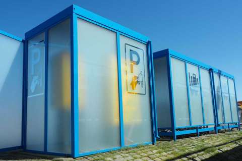 Bestickerde en bedrukte overkappingen