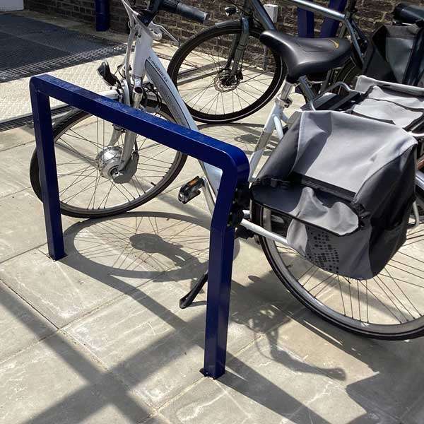 Fietsparkeren | Fietsaanleunbeugels | FalcoForce fietsaanleunbeugel met oplaadpunten| fietsparkeren fietsaanleunbeugel nietje fietsbeugel Fietsparkeren | Fietsaanleunbeugels | FalcoForce fietsaanleunbeugel met oplaadpunten | image #2 | fietsparkeren fietsaanleunbeugel nietje fietsbeugel