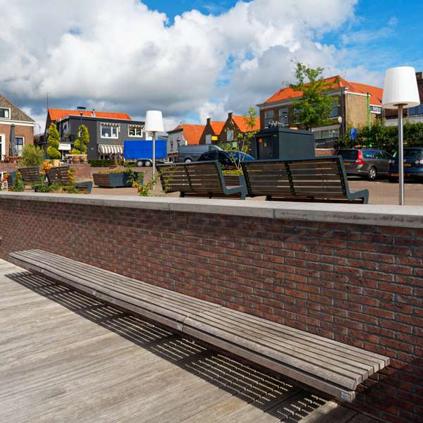 Herinrichting De Kaai Strijen met Falco straatmeubilair
