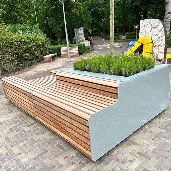 Straatmeubilair | Op maat gemaakt | Comfort op elk niveau: maatwerk straatmeubilair voor Amsterdams ziekenhuis| 140267 140442 140443 straatmeubilair buitenbank boombank picknickset Straatmeubilair | Op maat gemaakt | Comfort op elk niveau: maatwerk straatmeubilair voor Amsterdams ziekenhuis | image #4 | 140267 140442 140443 straatmeubilair buitenbank boombank picknickset