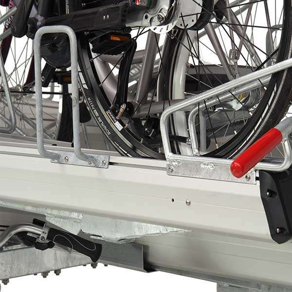 Afbeelding van het FalcoLevel Premium+ etagerek met aanbindvoorziening voor extra beveiliging en duurzaamheid in fietsenstallingen.