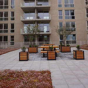 Projecten | Straatmeubilair op Purmerends dakterras | image #1 | 100034 dakterras straatmeubilair tafel zitbanken plantenbakken