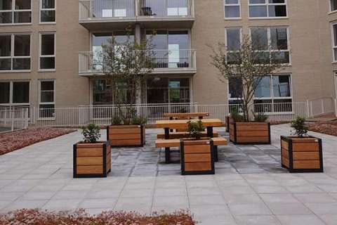 100034 dakterras straatmeubilair tafel zitbanken plantenbakken