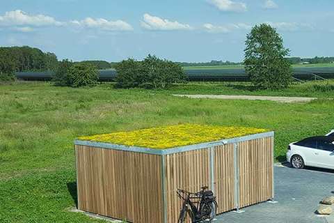 Fietsberging met groendak bij Biosintrum, Oosterwolde