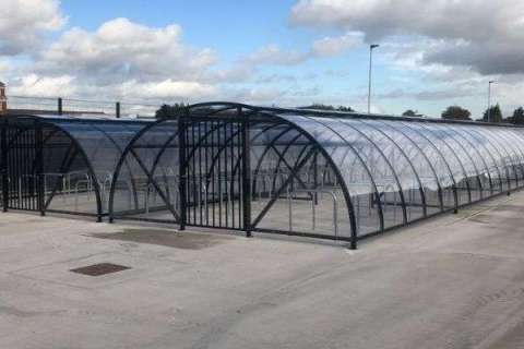 104241 fietsoverkapping fietsenstalling aanleunbeugels fietsparkeren