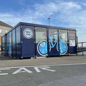 Projecten | Cycle hub bij Schots toeristenbureau | image #1 | 106394 fietsparkeren fietsoverkapping fietsaanleunbeugel cycle hub
