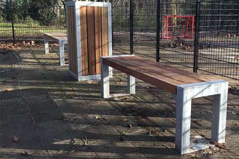 109875 inrichting schoolplein overkapping berging stratmeubilair buitenbank boombank afvalbak
