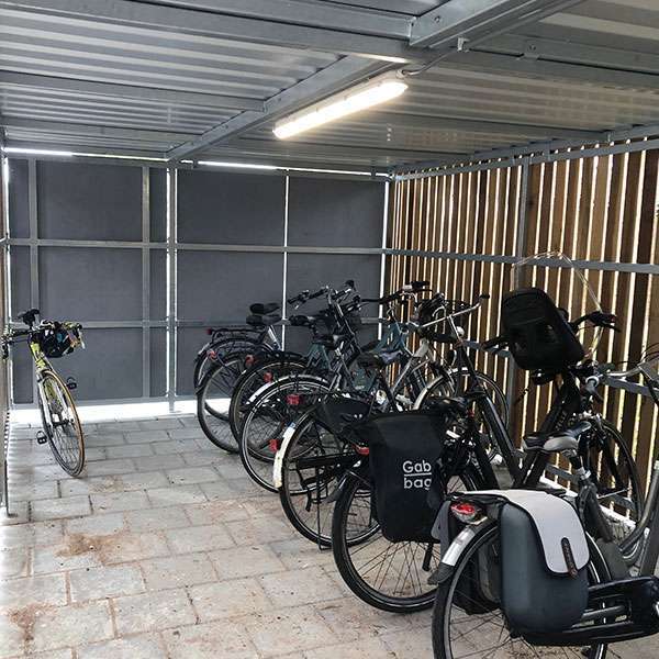 112822 fietsoverkapping berging schoolplein