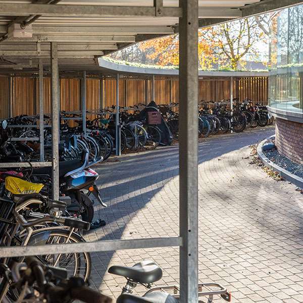 116144 fietsoverkapping fietsenrekken unieke vorm