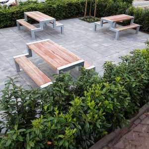 121547+122342  straatmeubilair bedrijfspand picknickset statafel buitenbank