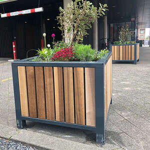 Projecten | Plantenbakken zorgen voor meer groen in Utrechts winkelcentrum | image #1 | 121856 plantenbak straatmeubilair