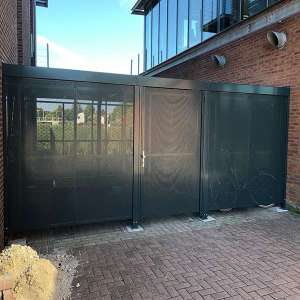 Projecten | Fietsoverkapping met perfoplaten wandbekleding voor bedrijf | image #1 | 122621 fietsoverkapping bedrijventerrein fietsparkeren