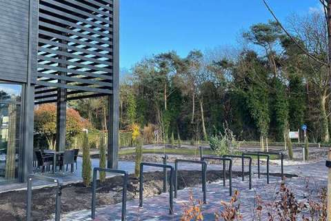 128610 fietsparkeren fietsaanleunbeugels fietsnietjes kampeerdorp recreatiepark