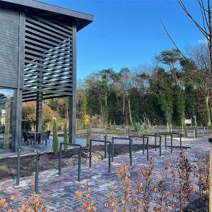 128610 fietsparkeren fietsaanleunbeugels fietsnietjes kampeerdorp recreatiepark