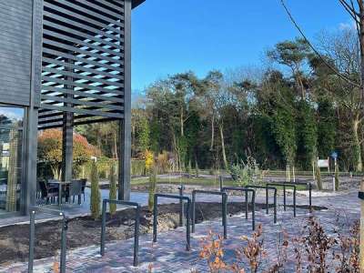 128610 fietsparkeren fietsaanleunbeugels fietsnietjes kampeerdorp recreatiepark