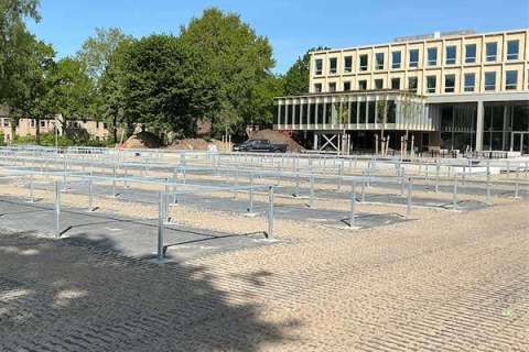 136809 fietsparkeren fietsafscheiding schoolplein