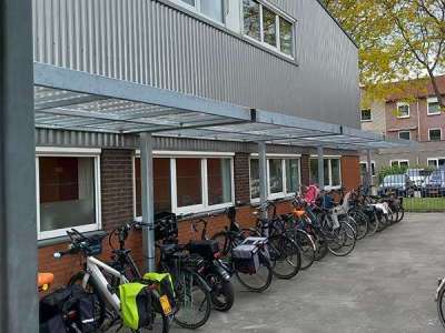 140579 fietsoverkapping fietsparkeren schoolplein
