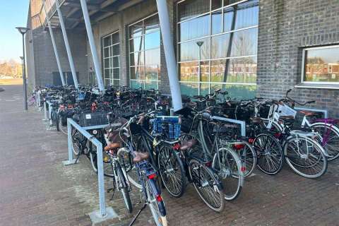 140865 140867 144683 fietsparkeren fietsaanleunbeugels plantenbak straatmeubilair