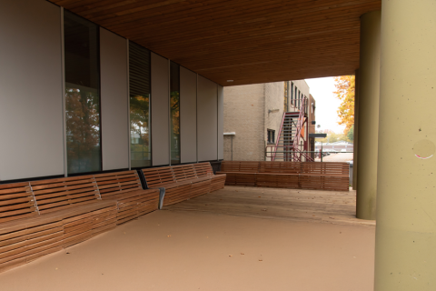 FalcoLinea zitbanken voor het Summa College in Eindhoven