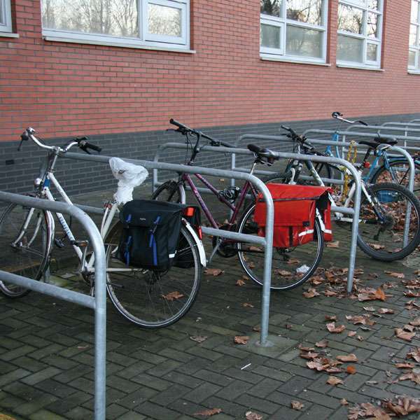 fietsparkeren fietsaanleunbeugel met tussenbuis