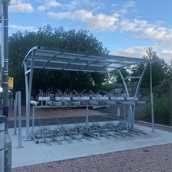 FalcoRail dubbelzijdige fietsoverkapping voor etagerekken