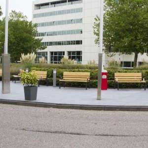 straatmeubilair zitbank buitenbank holiday inn