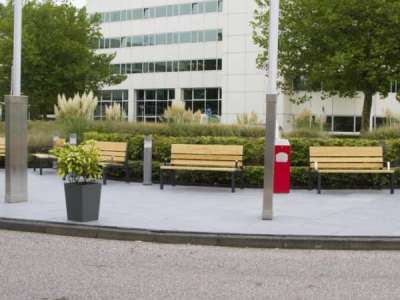straatmeubilair zitbank buitenbank holiday inn