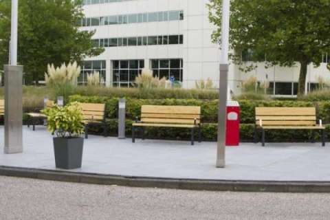 straatmeubilair zitbank buitenbank holiday inn