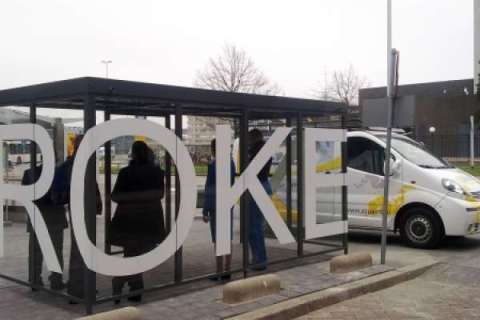 Voor vertrek..nog even naar de rokerscabine