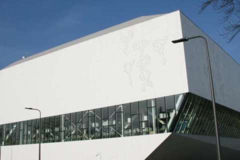 fietsparkeren fietsaanleunbeugel op maat sporthal sportcomplex