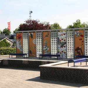 FalcoPerfo banken en afvalbakken College Druten