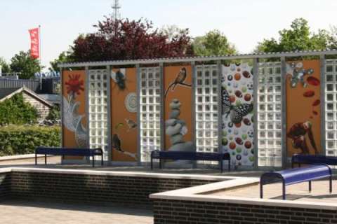 FalcoPerfo banken en afvalbakken College Druten