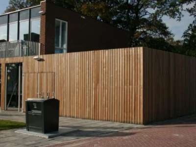 Asymmetrische fietsenstalling met doorlopende overkapping