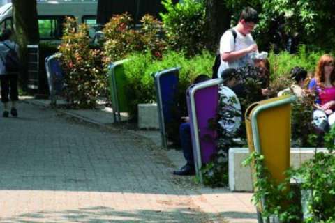 straatmeubilair afvalbak papierbak prullenbak FalcoJona schoolplein