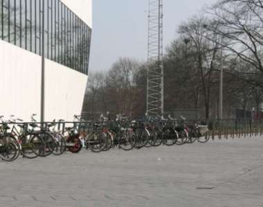 fietsparkeren fietsenrek fietsstandaard fietsaanleunbeugel fietsnietje fietsklemmen fietskluizen