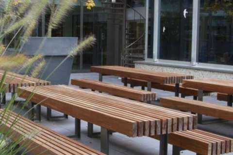 Delta Lloyd pauzeert met Falco straatmeubilair