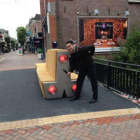 Spaceshuttle-bank ter ere van Wubbo Ockels